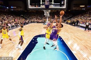 柏油下的钻 柏油下的钻