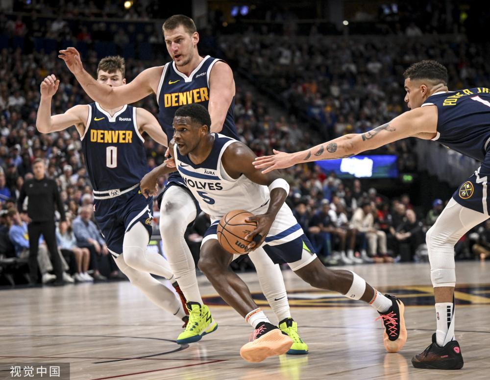 更反映出他 更反映出他